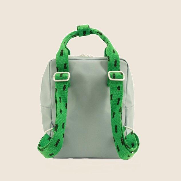 Malý recyklovaný ruksak | modrá obloha + zelené jablko